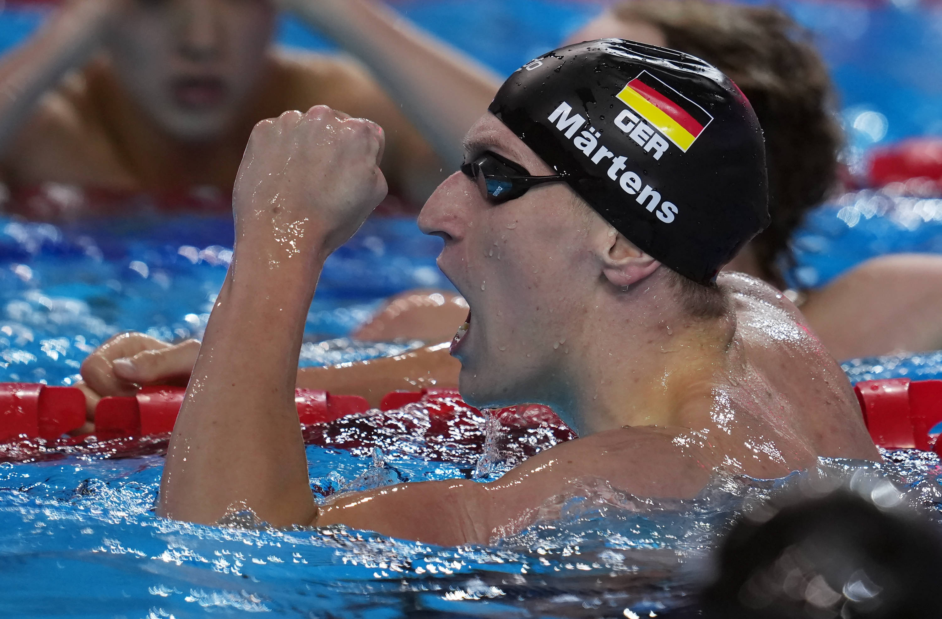 包含世界赛舞台，游泳代表国家出征荣耀的词条