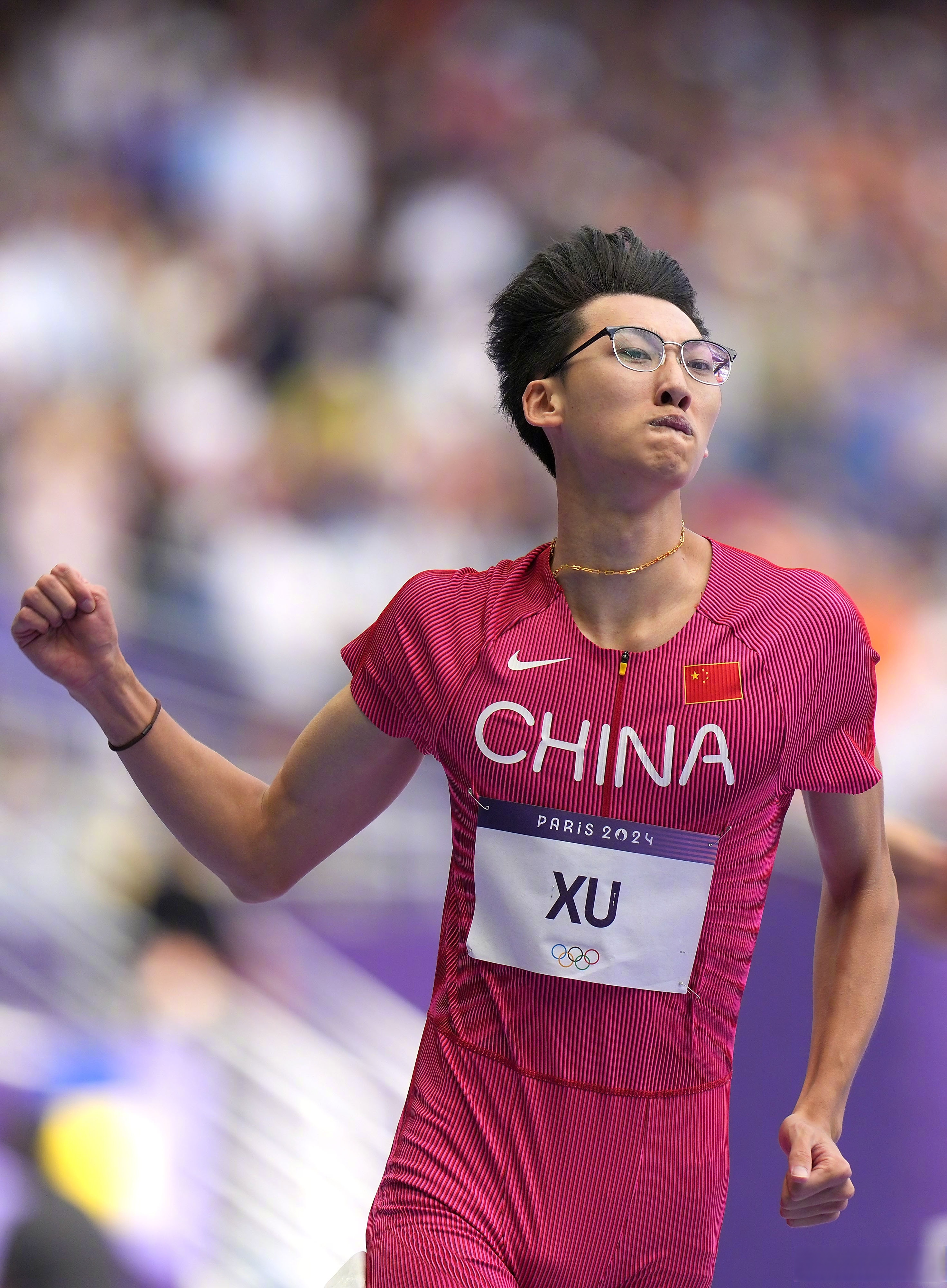 田径球员突破自我，表现堪称完美