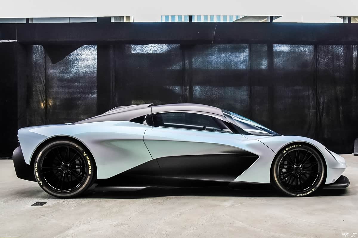 红牛车队力克阿斯顿马丁，诺里斯带队取胜