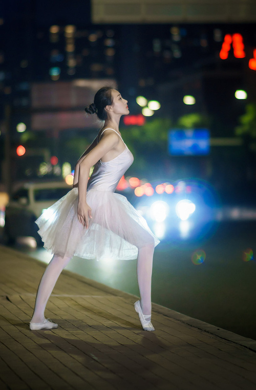 燃烧十三分钟,当邦巴在雨幕中苏醒,当罗德里在NBA总决赛抢走篮球